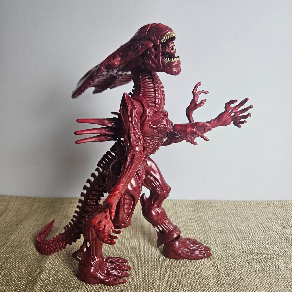 Red Alien Queen Lanard 2019 Action Figure Red 12" 20th Century Fox